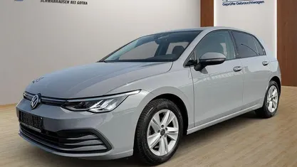 Gebraucht VW Golf VIII Life 131 PS (96 kW) 2021 Grau Limousine