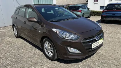 Gebraucht Hyundai i30 Trend 135 PS (99 kW) 2016 Braun Kombi