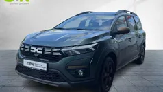Zedergrün metallic (grün) Gebraucht 2023 Dacia Jogger Extreme Van / Kleinbus | 19.890 € (Fairer Preis)