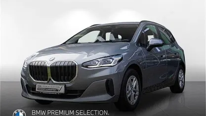 Gebraucht BMW 225 Active Tourer Luxury Line 245 PS (180 kW) 2024 Skyscraper grau Van / Kleinbus