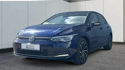 Gebraucht VW Golf VIII Active 150 PS (110 kW) 2022 Blau Limousine