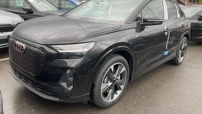 Nouă Audi Q4 e-tron Basis 210 kW (286 CP) 2026 Negru SUV