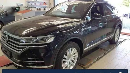 Gebraucht VW Touareg Elegance 381 PS (280 kW) 2021 Deep black perleffekt SUV