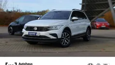 Oryxweiß perlmutteffekt Gebraucht 2022 VW Tiguan Life SUV | 27.390 € (Fairer Preis)