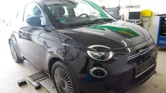 Onyx schwarz Gebraucht 2022 Fiat 500e Icon Kleinwagen | 17.999 € (Guter Preis)