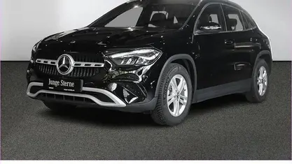 Unilack nachtschwarz Gebraucht 2024 Mercedes GLA200 SUV | 34.960 € (Guter Preis)
