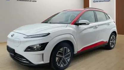 Gebraucht Hyundai Kona Select 100 kW (136 PS) 2022 Weiß SUV