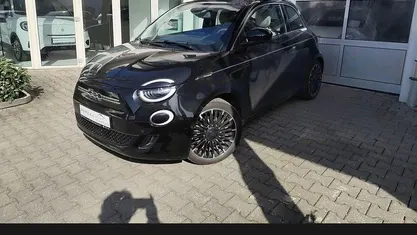 Gebraucht Fiat 500e La Prima 86 kW (117 PS) 2021 Schwarz (cinema schwarz) Cabrio