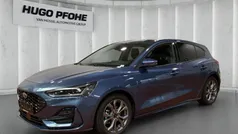 Chroma blau Gebraucht 2024 Ford Focus ST-Line X Limousine | 26.330 € (Fairer Preis)