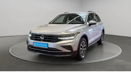 Gebraucht VW Tiguan Life 150 PS (110 kW) 2022 Reflexsilber metallic SUV