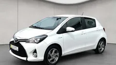 Weiß Gebraucht 2014 Toyota Yaris Hybrid Comfort Limousine | 12.390 €