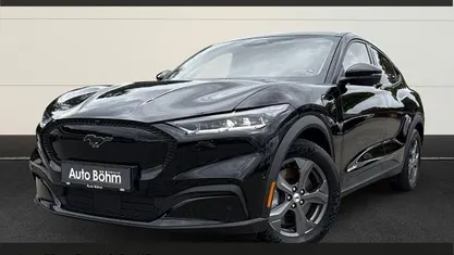 Schwarz(metallic) Gebraucht 2021 Ford Mustang Mach-E Basis SUV | 29.830 € (Guter Preis)