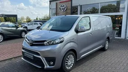 Gebraucht Toyota Proace Comfort 100 kW (136 PS) 2022 Bismutsilber Van / Kleinbus
