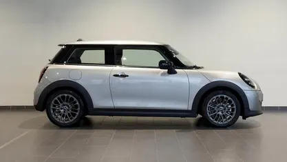 Gebraucht 2024 Mini Cooper Kleinwagen | 23.888 € (Fairer Preis)