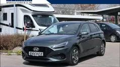 Cypress green Gebraucht 2024 Hyundai i30 Advantage Limousine | 20.880 € (Fairer Preis)