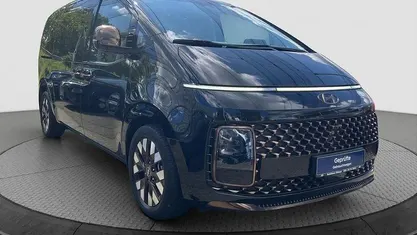 Schwarz Gebraucht 2022 Hyundai Staria Signature Van / Kleinbus | 41.900 € (Fairer Preis)