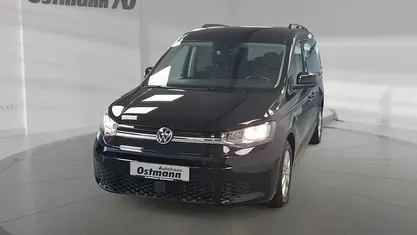 Gebraucht VW Caddy Maxi Life 122 PS (89 kW) 2023 Deep black perleffekt Van / Kleinbus