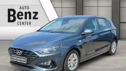 Gebraucht Hyundai i30 Select 120 PS (88 kW) 2022 Blau Limousine
