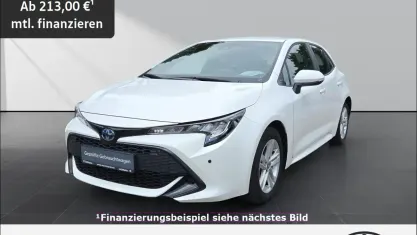 Gebraucht Toyota Corolla Comfort 122 PS (89 kW) 2022 Pure) white ii (weiss Limousine