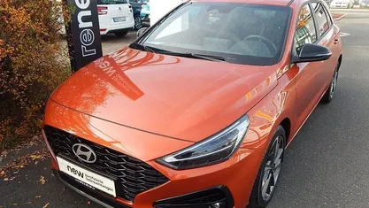 Jupiter orange Gebraucht 2024 Hyundai i30 Advantage Limousine | 19.430 € (Superpreis)