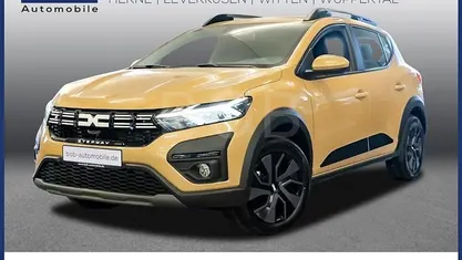 Zedergrün (grün) Gebraucht 2025 Dacia Sandero Expression Kleinwagen | 19.988 € (Fairer Preis)