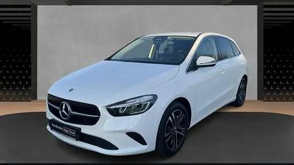Gebraucht Mercedes B250 163 PS (119 kW) 2024 Polarweiß Van / Kleinbus
