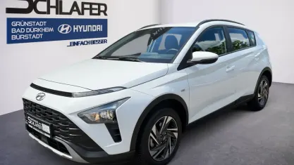 Gebraucht Hyundai Bayon Trend 101 PS (74 kW) 2023 Atlas white / sol SUV