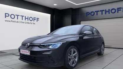 Gebraucht VW Golf VIII R-line 131 PS (96 kW) 2022 Deep black perleffekt Limousine