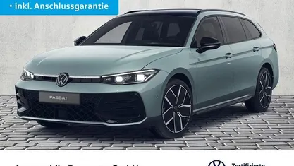 Gebraucht VW Passat R-line 193 PS (141 kW) 2024 Maripositgrün metallic Kombi