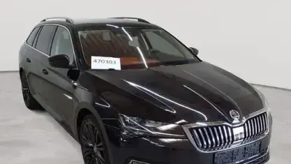 Gebraucht Skoda Superb Style 200 PS (147 kW) 2023 Blackmagic perleffekt Kombi
