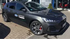 Grau (magnetic grau metallic) Gebraucht 2025 Ford Focus ST-Line Limousine | 29.990 € (Fairer Preis)