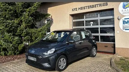 Neu Hyundai i10 63 PS (46 kW) 2025 Vibrant blue meineraleffekt Kleinwagen