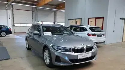 Gebraucht BMW 318 Shadowline 150 PS (110 kW) 2023 Skyscraper grau metallic Kombi