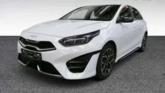 Weiß Gebraucht 2024 Kia Ceed GT-Line Limousine | 25.800 € (Fairer Preis)