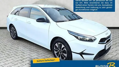 Neu Kia Ceed Sportswagon 101 PS (74 kW) 2025 Yucca stahlgrau metallic Kombi