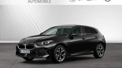 Black sapphire metallic Neu 2025 BMW 120 M Sport Kleinwagen | 34.990 € (Fairer Preis)