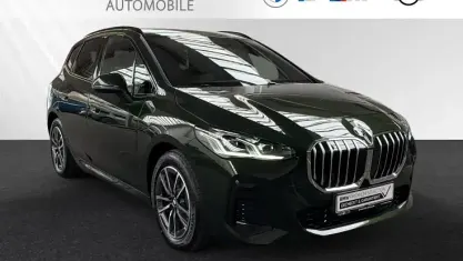 Gebraucht BMW 223 Active Tourer M Sport 211 PS (155 kW) 2025 Sanremo green metallic Van / Kleinbus