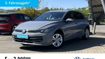 Gebraucht VW Golf VIII Life 116 PS (85 kW) 2024 Mondsteingrau Limousine