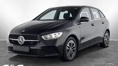 Metalliclack kosmosschwarz Gebraucht 2023 Mercedes B250e Van / Kleinbus | 33.477 € (Fairer Preis)