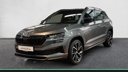 Graphitegrau metallic Gebraucht 2023 Skoda Karoq SportLine SUV | 35.490 € (Fairer Preis)
