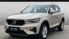 Sand dune Neu 2025 Volvo XC40 Core SUV | 37.750 € (Fairer Preis)