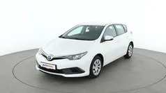 Weiß Gebraucht 2016 Toyota Auris Cool Limousine | 9.780 € (Fairer Preis)