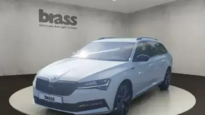 Gebraucht Skoda Superb SportLine 200 PS (147 kW) 2023 Moonweiß perleffekt / moonweiss metallic Kombi