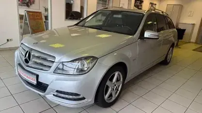 Używany Mercedes C250 204 KM (150 kW) 2011 Srebrny Kombi