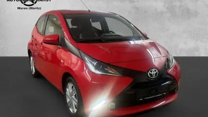 Gebraucht Toyota Aygo X-play 69 PS (50 kW) 2014 Rot Kleinwagen