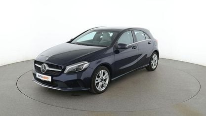 Gebraucht Mercedes A180 Urban 122 PS (89 kW) 2017 Blau Limousine