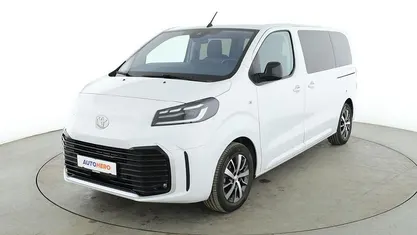 Weiß Gebraucht 2024 Toyota Proace Verso Team Kombi | 40.140 € (Superpreis)