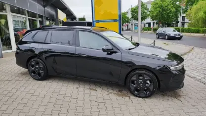 Neu Opel Astra Ultimate 131 PS (96 kW) 2026 Schwarz Kombi