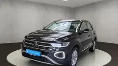 Deep black perleffekt Gebraucht 2024 VW T-Roc Style SUV | 29.900 € (Fairer Preis)