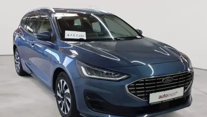 Gebraucht Ford Focus Titanium 120 PS (88 kW) 2023 Chrome blue metallic Kombi